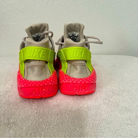 Women Nike Air Huarache Run Desert Sand Volt-Hot Punch Size 11 Running Exercise - Picture 2 of 7